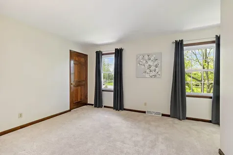 18 Jennifer Lane Dekalb IL 60115
