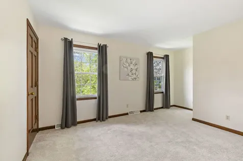 18 Jennifer Lane Dekalb IL 60115