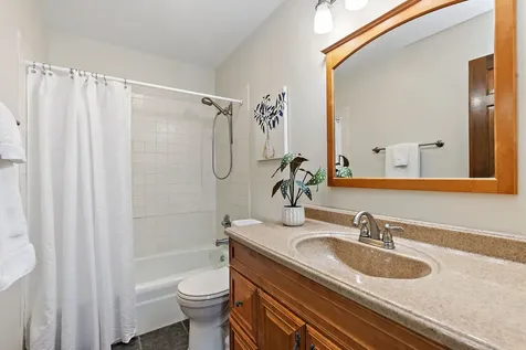 18 Jennifer Lane Dekalb IL 60115