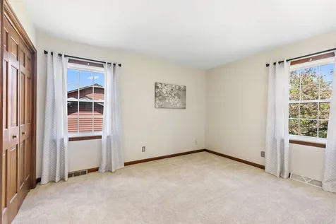 18 Jennifer Lane Dekalb IL 60115
