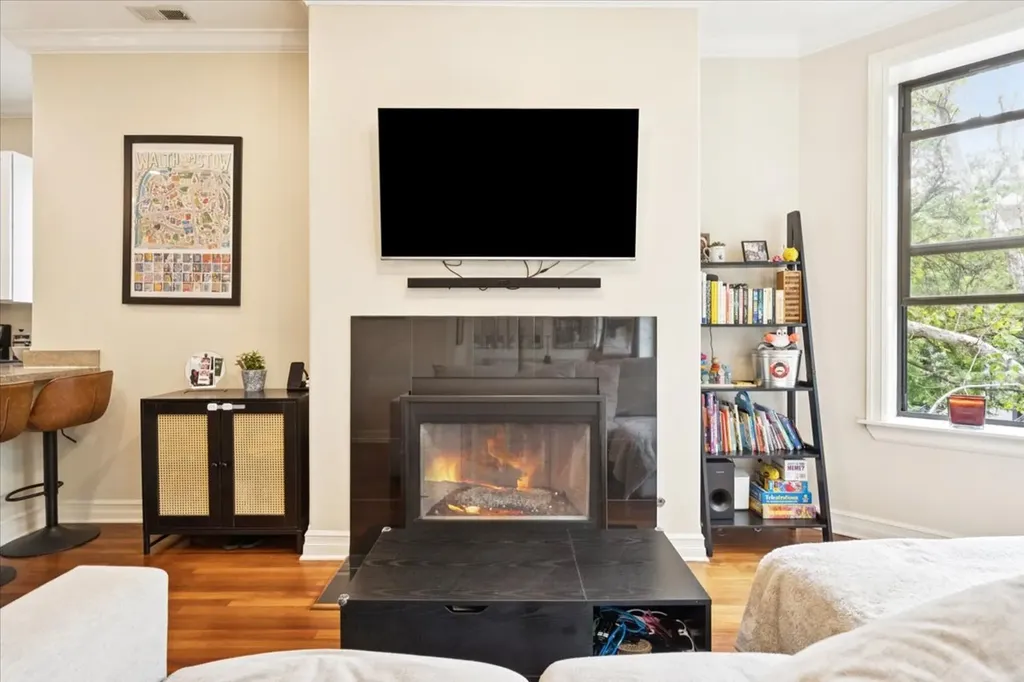 832 West Roscoe Street Chicago IL 60657