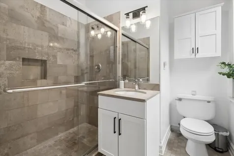 832 West Roscoe Street Chicago IL 60657