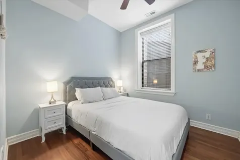 832 West Roscoe Street Chicago IL 60657