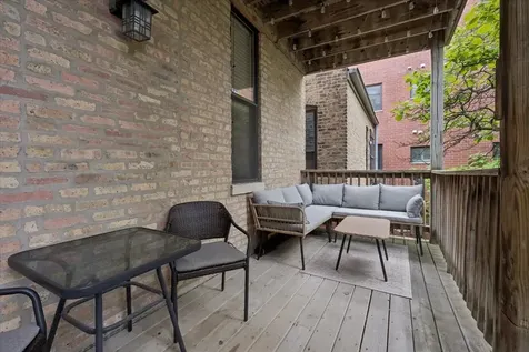 832 West Roscoe Street Chicago IL 60657