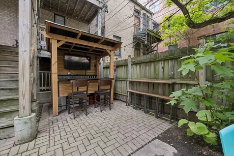 832 West Roscoe Street Chicago IL 60657