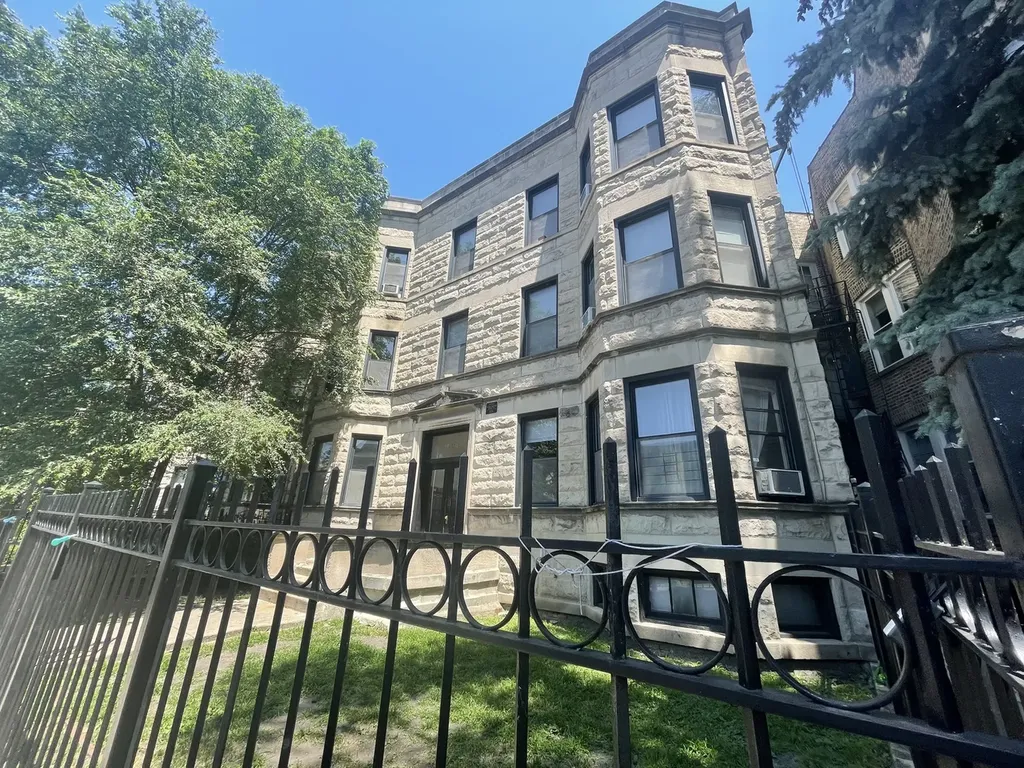 3815 North Wilton Avenue Chicago IL 60613