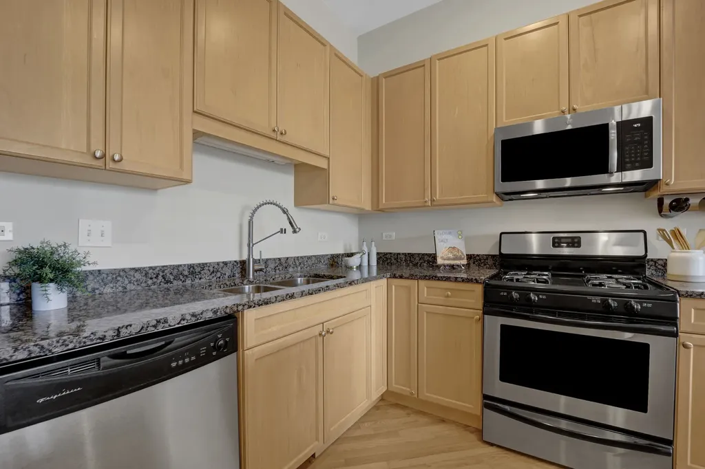 3125 West Fullerton Avenue Chicago IL 60647