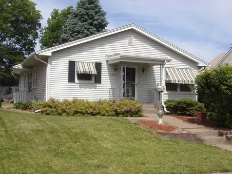 2224 15 1/2 Street Rock Island IL 61201