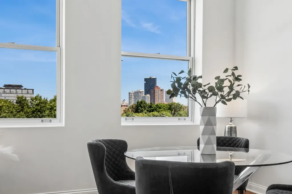 1215 West Gunnison Street Chicago IL 60640