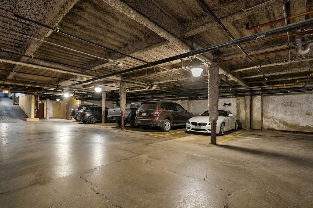 1215 West Gunnison Street Chicago IL 60640