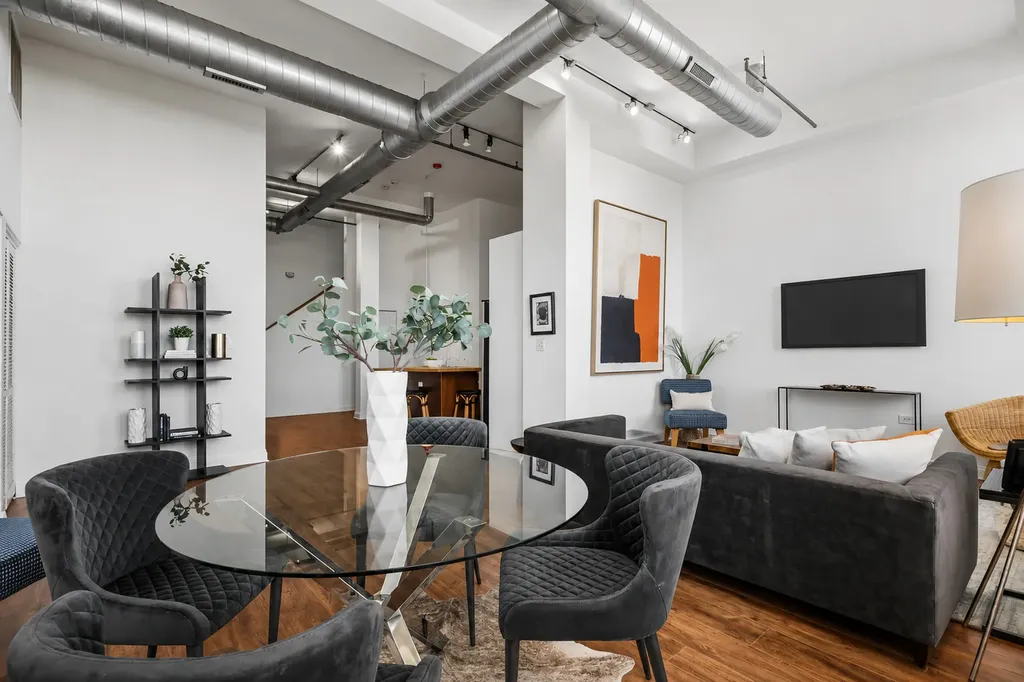 1215 West Gunnison Street Chicago IL 60640