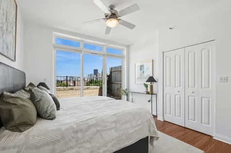 1215 West Gunnison Street Chicago IL 60640