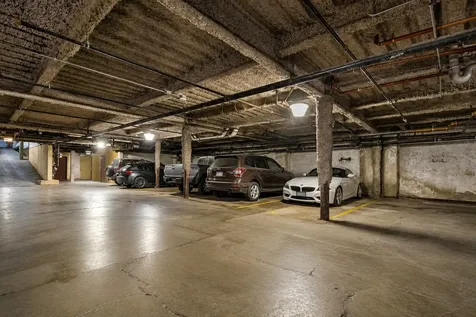 1215 West Gunnison Street Chicago IL 60640