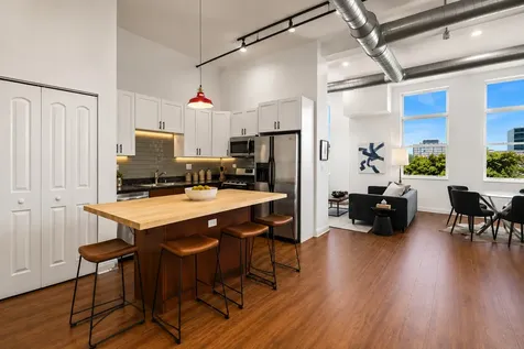 1215 West Gunnison Street Chicago IL 60640