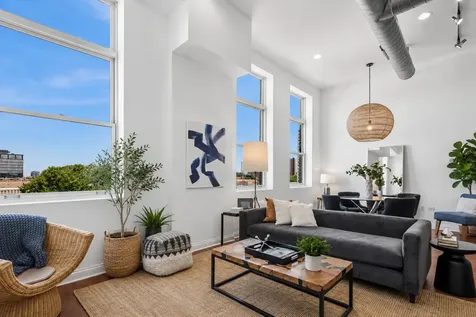1215 West Gunnison Street Chicago IL 60640