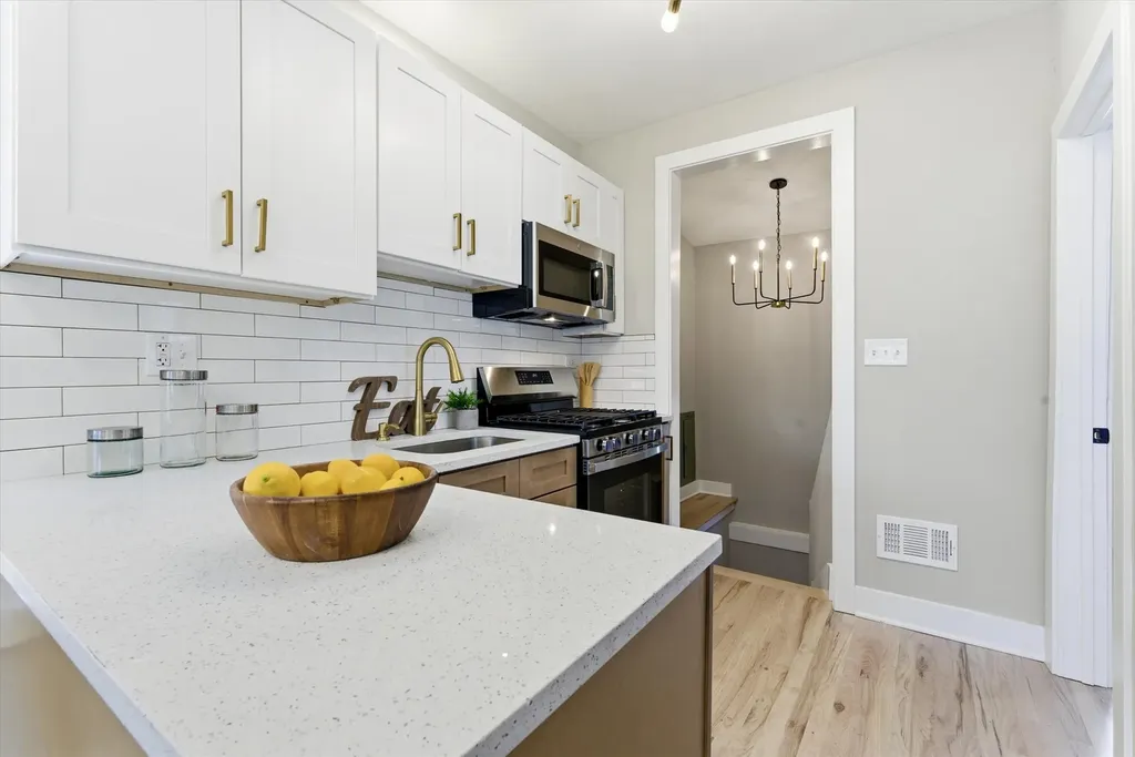 8934 South Euclid Avenue Chicago IL 60617