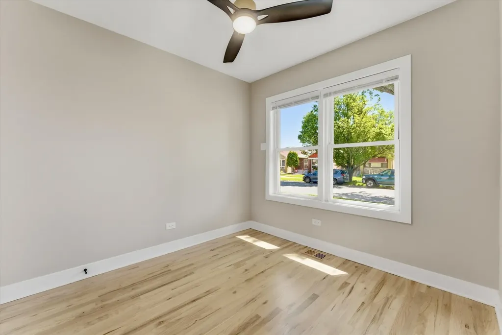 8934 South Euclid Avenue Chicago IL 60617