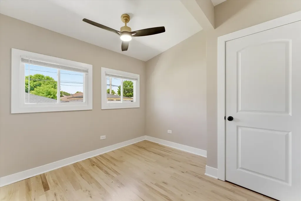 8934 South Euclid Avenue Chicago IL 60617