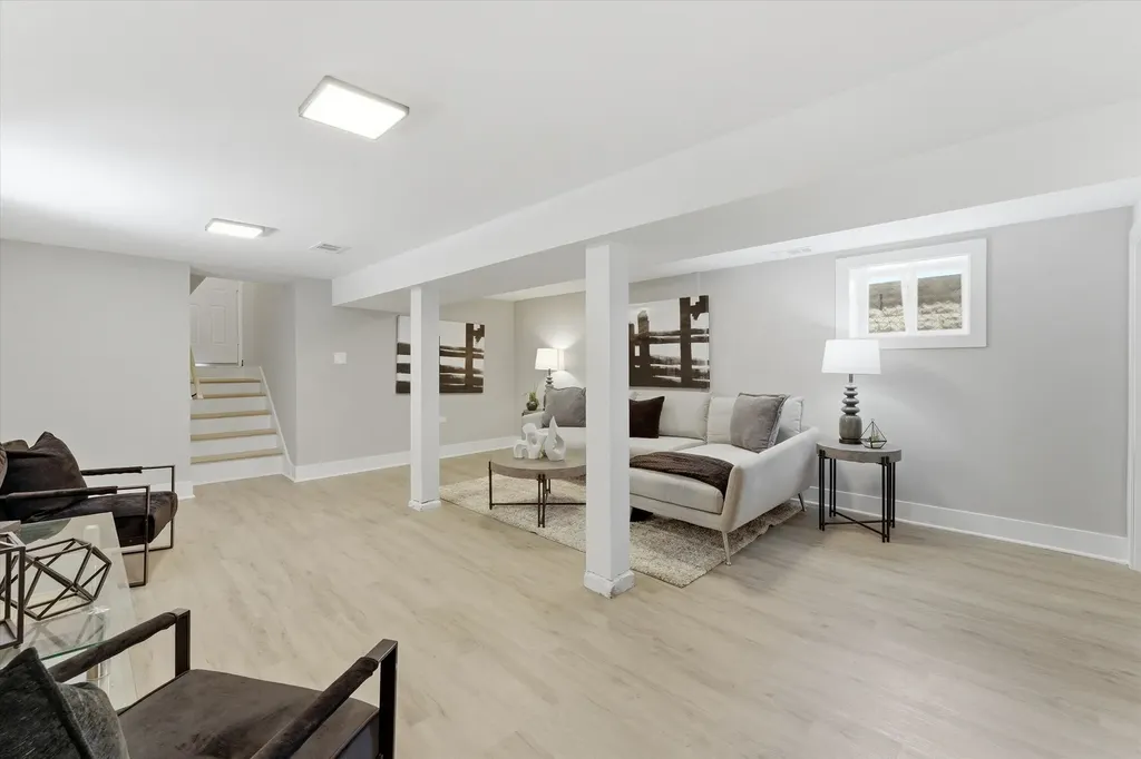 8934 South Euclid Avenue Chicago IL 60617