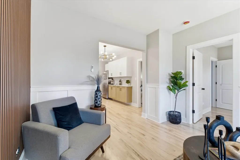 8934 South Euclid Avenue Chicago IL 60617