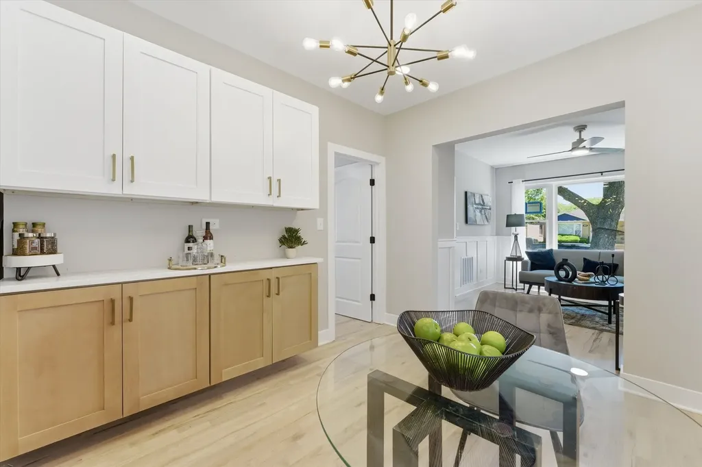 8934 South Euclid Avenue Chicago IL 60617