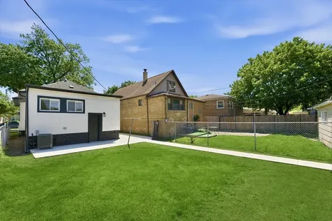 8934 South Euclid Avenue Chicago IL 60617