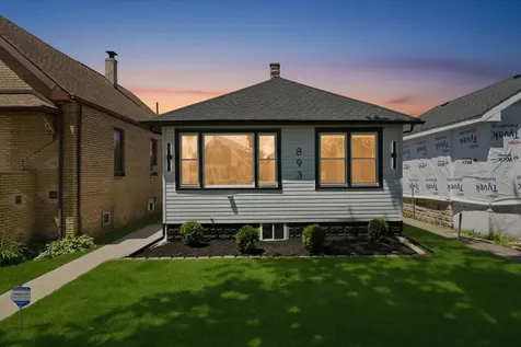 8934 South Euclid Avenue Chicago IL 60617