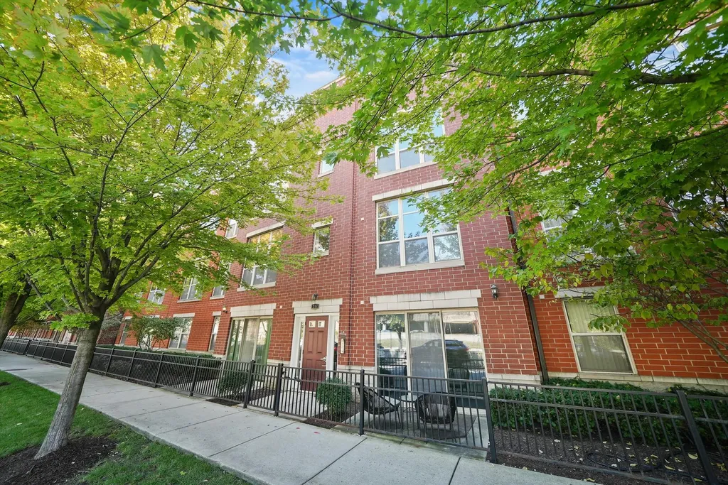 317 East 25th Street Chicago IL 60616