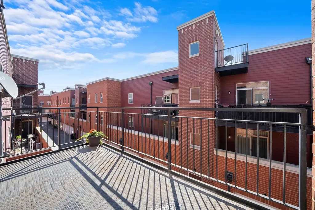 317 East 25th Street Chicago IL 60616