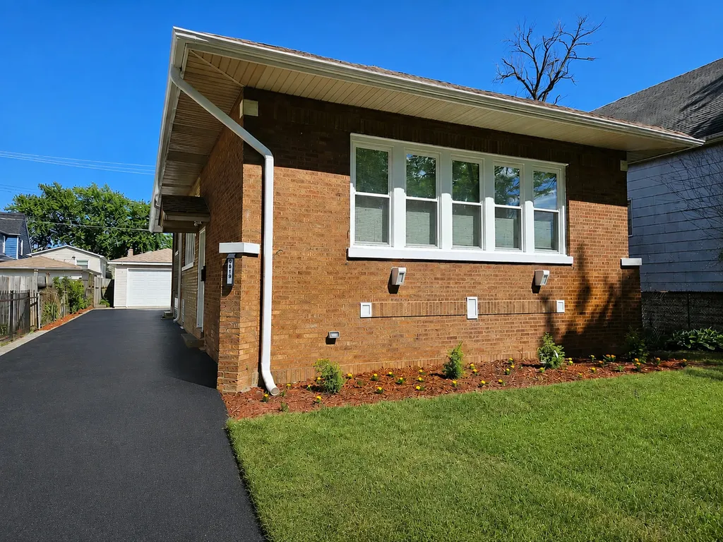 8819 South Carpenter Street Chicago IL 60620