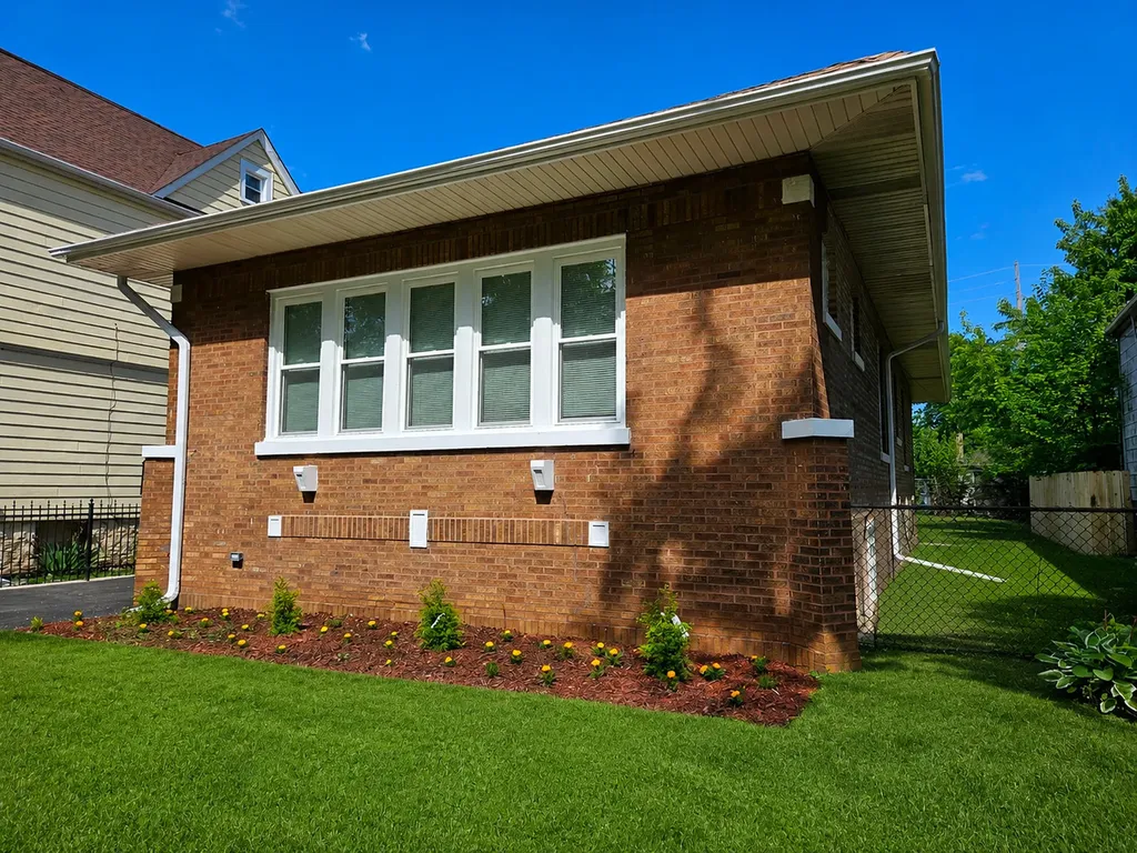8819 South Carpenter Street Chicago IL 60620