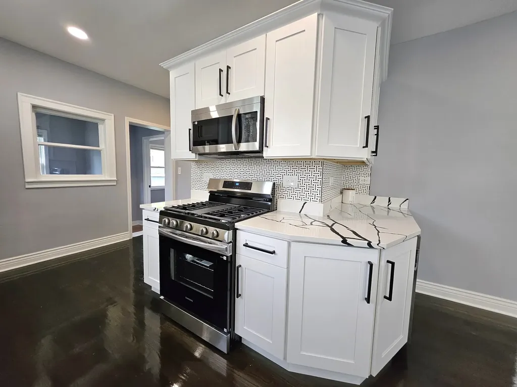 8819 South Carpenter Street Chicago IL 60620
