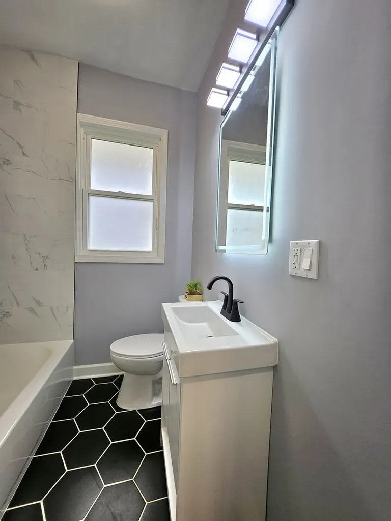 8819 South Carpenter Street Chicago IL 60620