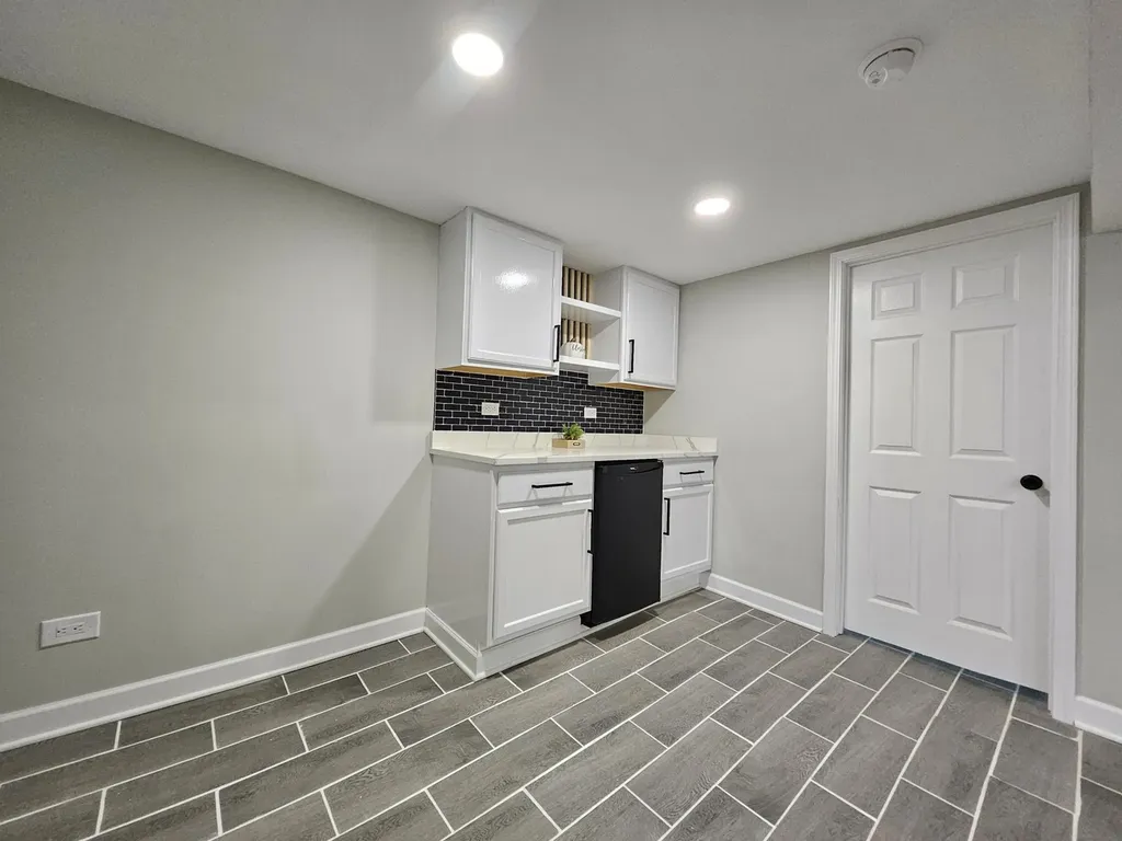 8819 South Carpenter Street Chicago IL 60620