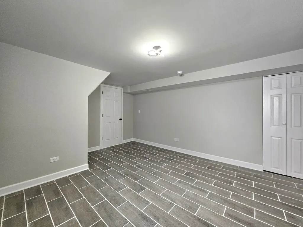 8819 South Carpenter Street Chicago IL 60620