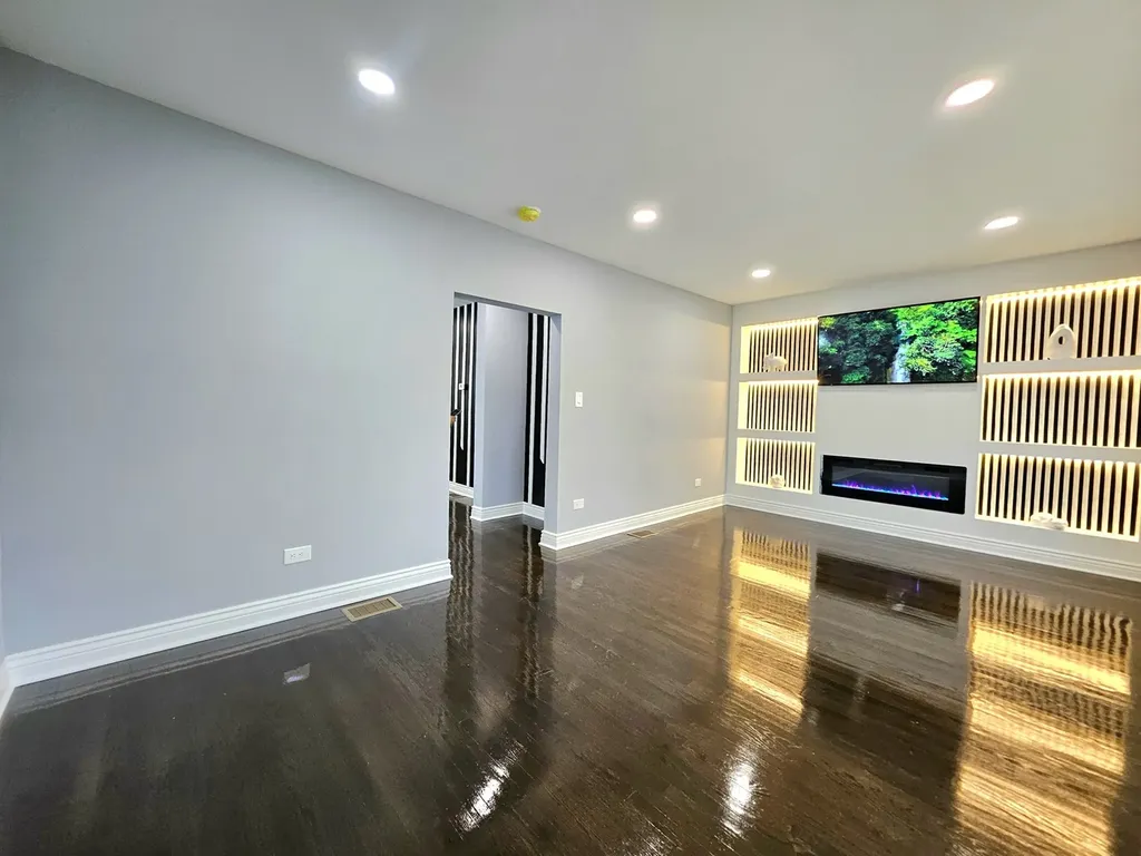 8819 South Carpenter Street Chicago IL 60620