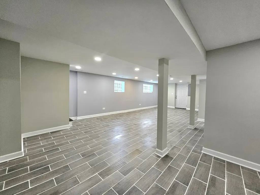 8819 South Carpenter Street Chicago IL 60620