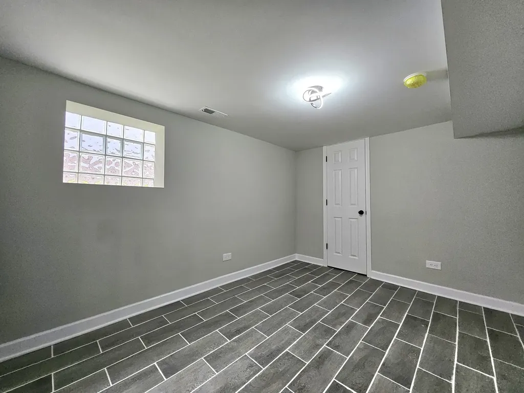 8819 South Carpenter Street Chicago IL 60620