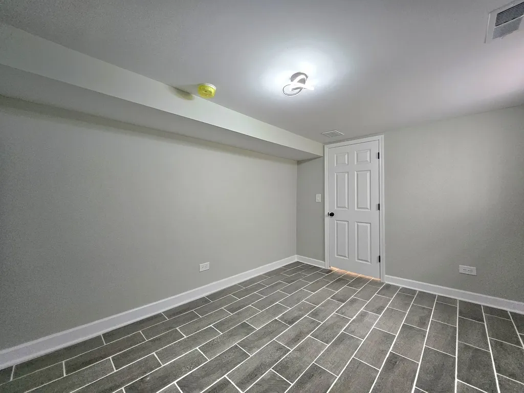 8819 South Carpenter Street Chicago IL 60620