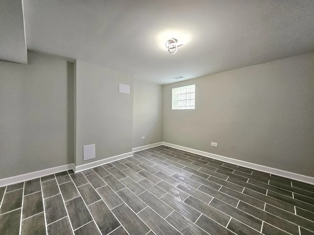 8819 South Carpenter Street Chicago IL 60620