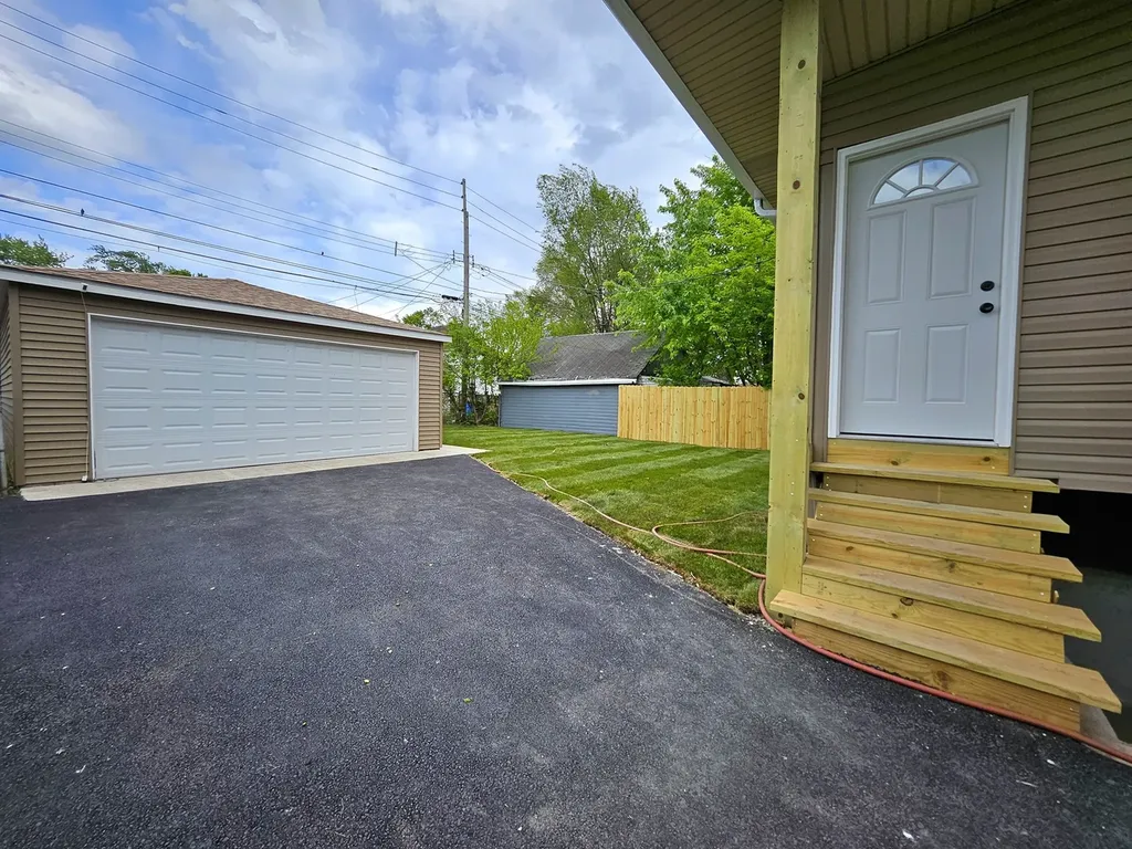 8819 South Carpenter Street Chicago IL 60620