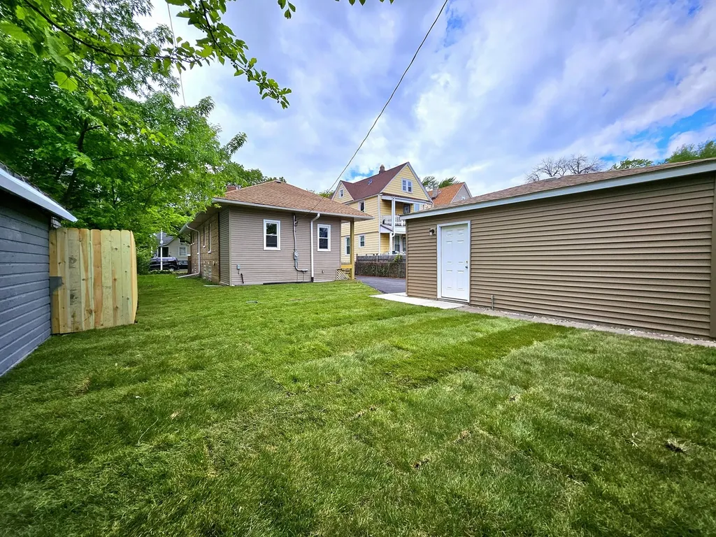 8819 South Carpenter Street Chicago IL 60620