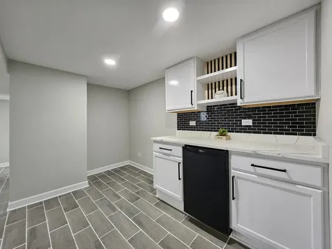 8819 South Carpenter Street Chicago IL 60620