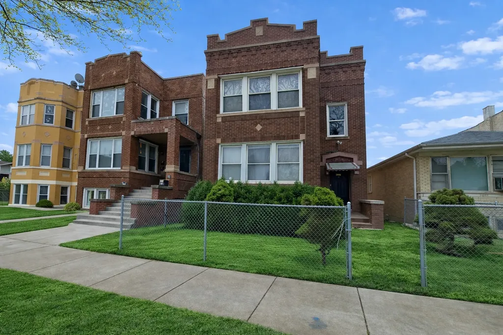 3008 North Davlin Court Chicago IL 60618