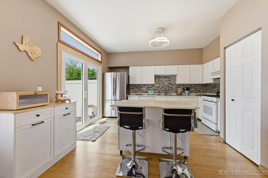 2810 Ledgestone Court Naperville IL 60564