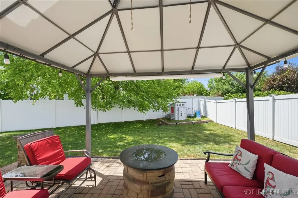 2810 Ledgestone Court Naperville IL 60564