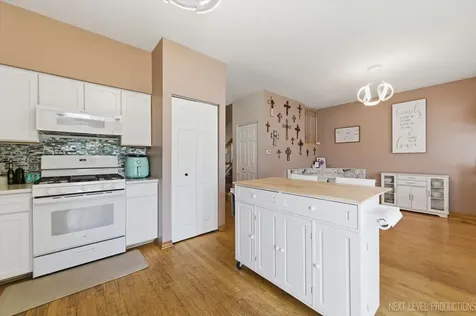 2810 Ledgestone Court Naperville IL 60564