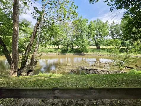 2883 East Twp Rd 407 Road Iroquois IL 60945
