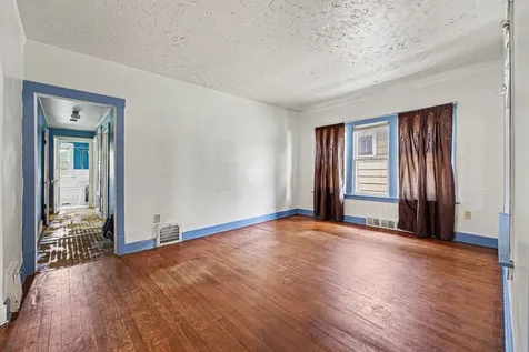 988 Wentworth Avenue Calumet City IL 60409