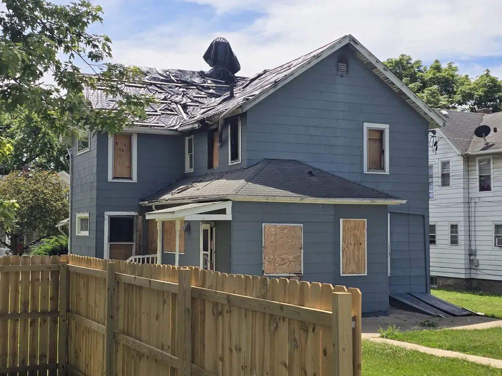 411 Grant Place Aurora IL 60505